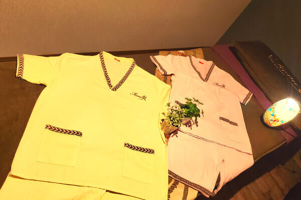 男女別施術着(無料)