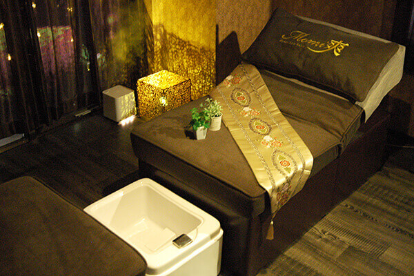 足湯内蔵リクライニングベッド